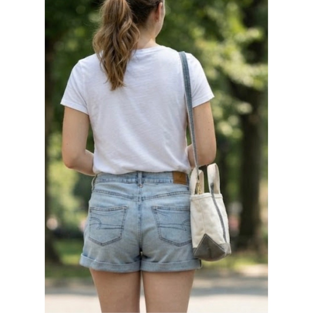 American Eagle Outfitters Womens Light Wash Denim Cuffed Midi Shorts Blue Size 2